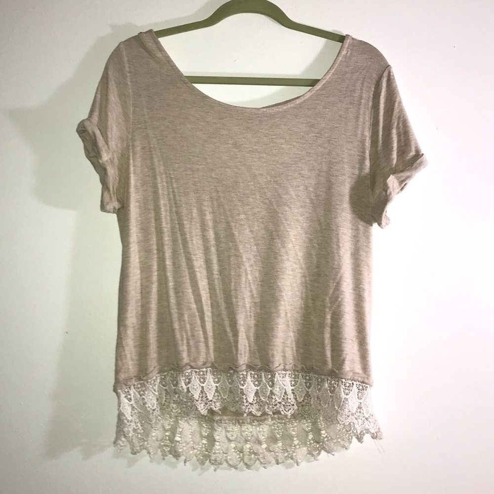 Short sleeved shirt with a lower backline